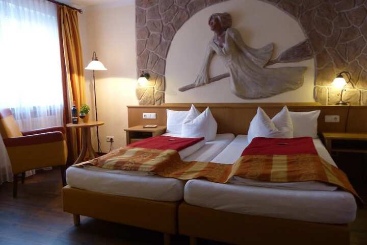 Room 15 of 27