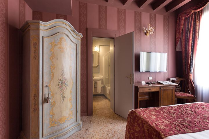 Room 15 of 92