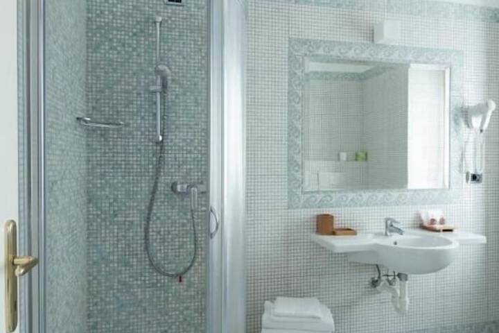 Room 15 of 25