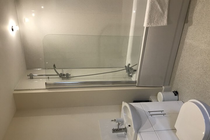 Room 15 of 15