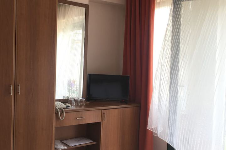 Room 12 of 26