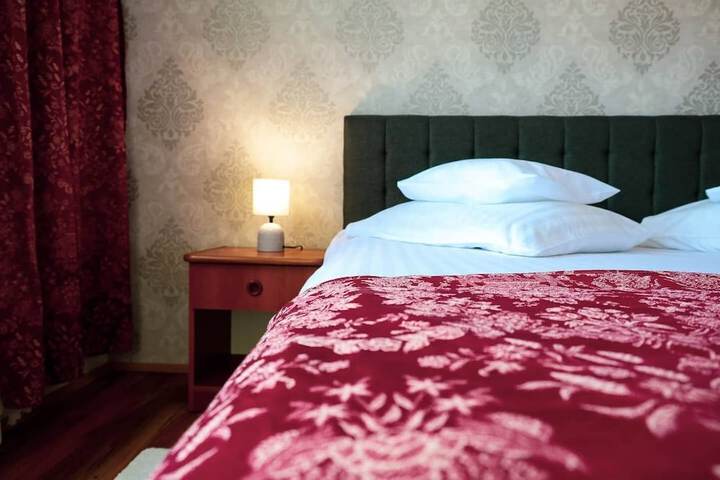Room 32 of 102
