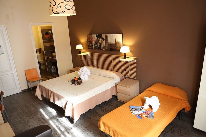Room 7 of 28