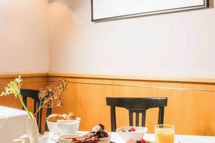 Breakfast area