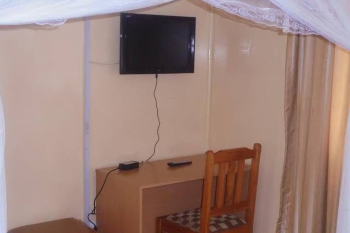 Room 6 of 9