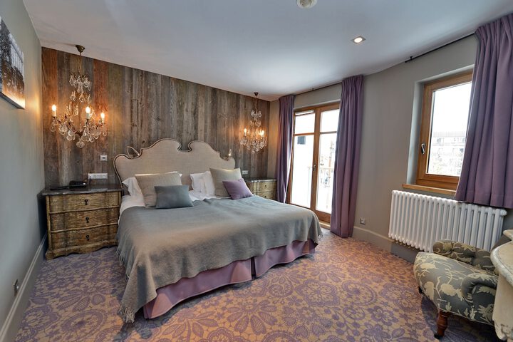 Room 5 of 76