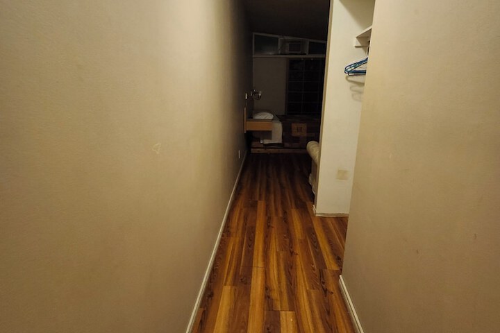 Room 30 of 65