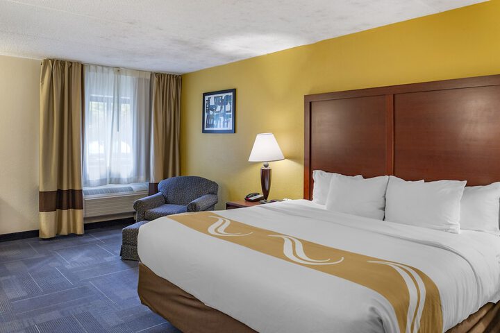 Suite King Bed Accessible (4 of 11)