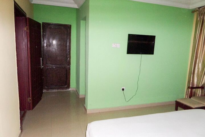 Room 8 of 13
