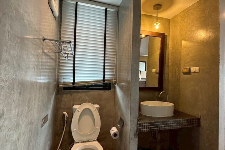 Room 42 of 74