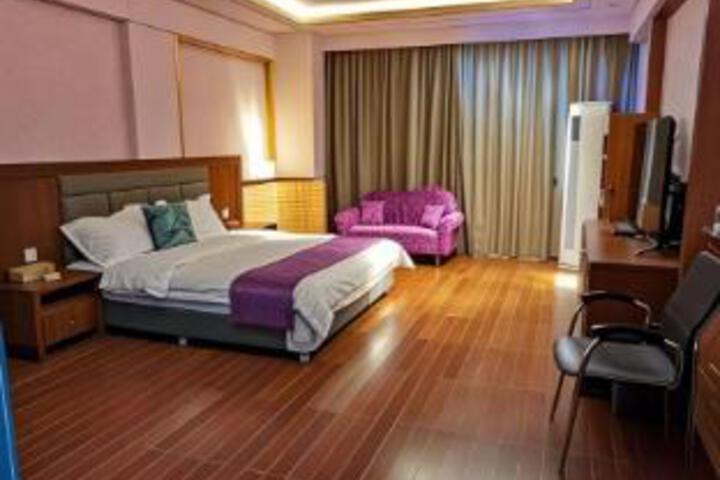 Room 4 of 5