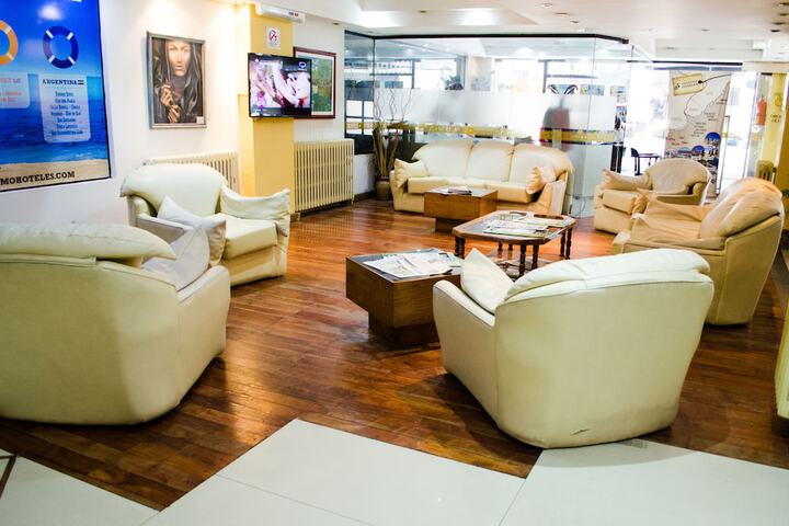 Entrance & Lobby