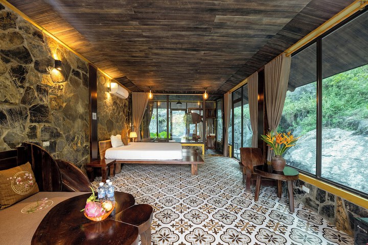 Room 15 of 74
