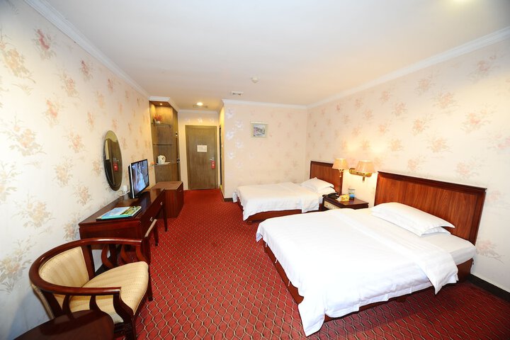 Room 8 of 28