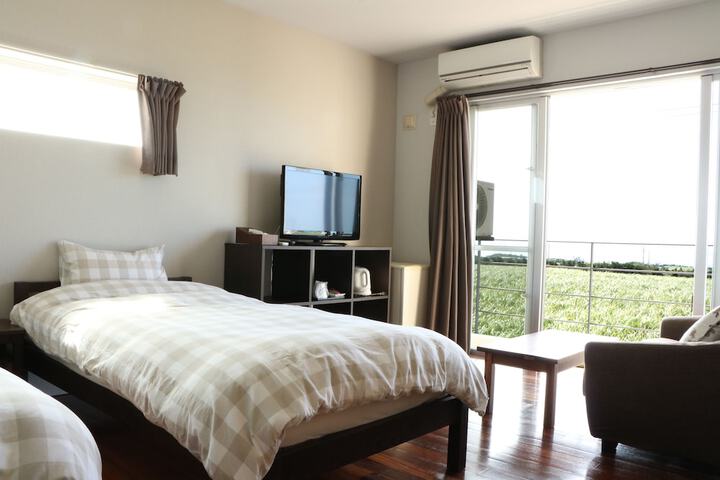 Room 3 of 27