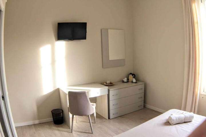 Room 27 of 48