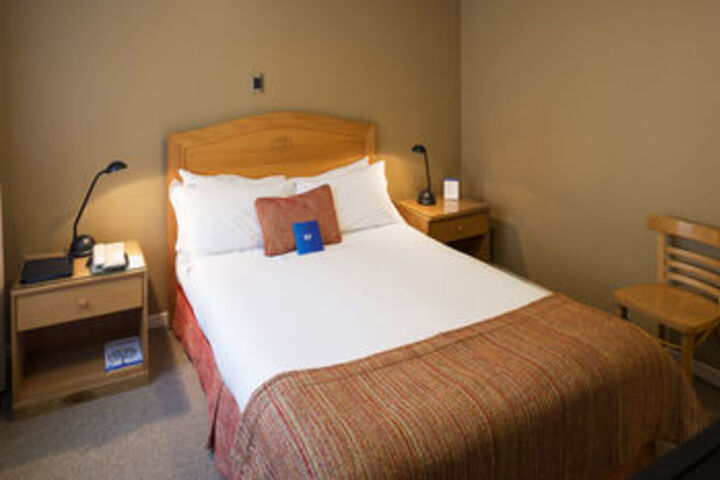 Room 27 of 43
