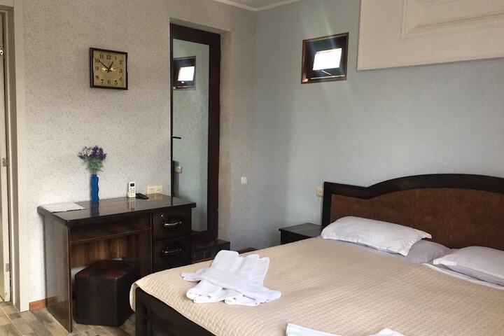 Room 27 of 33