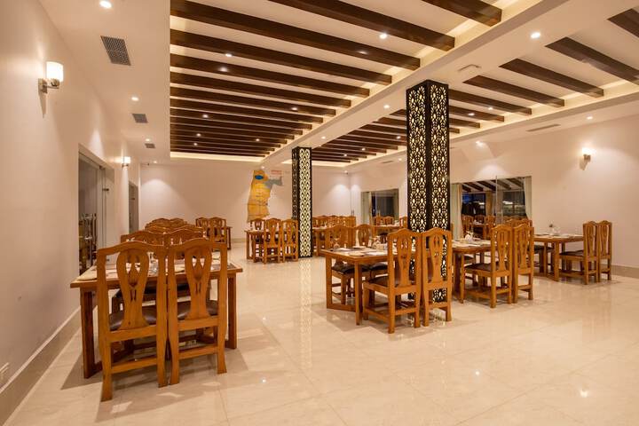 Dining 72 of 96