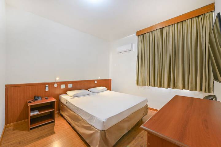 Room 11 of 32