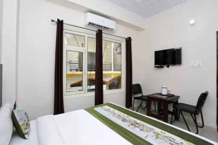Room 3 of 9