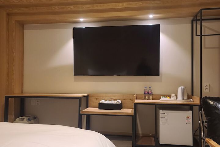 Room 10 of 15