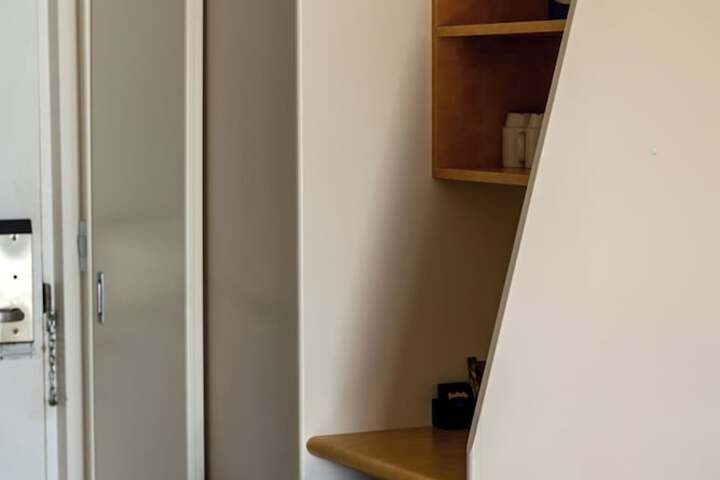 Room 17 of 38