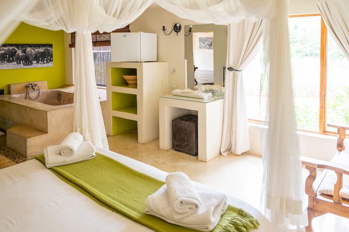 Room 3 of 108