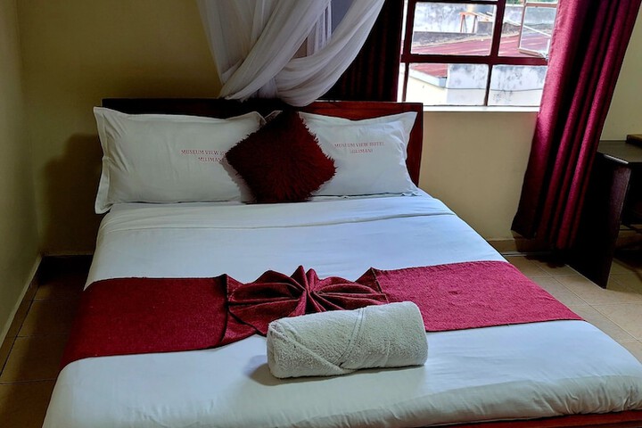 Room 12 of 28