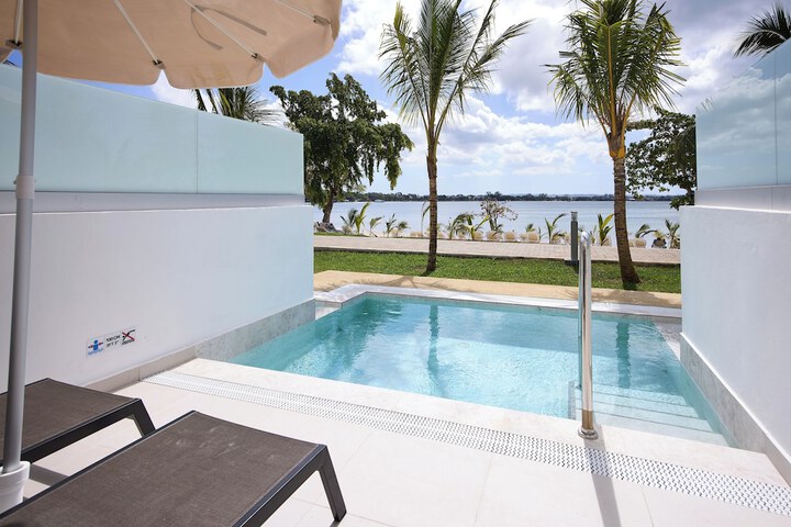 Hotel Pool