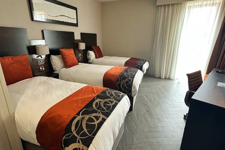 Room 10 of 48