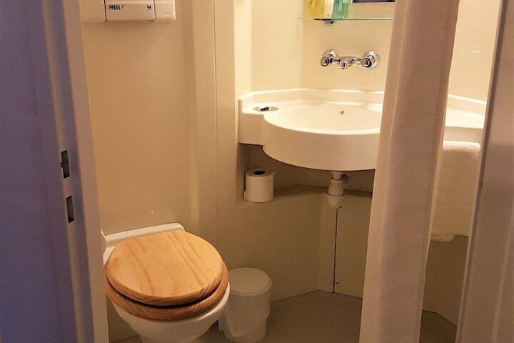 Room 16 of 46