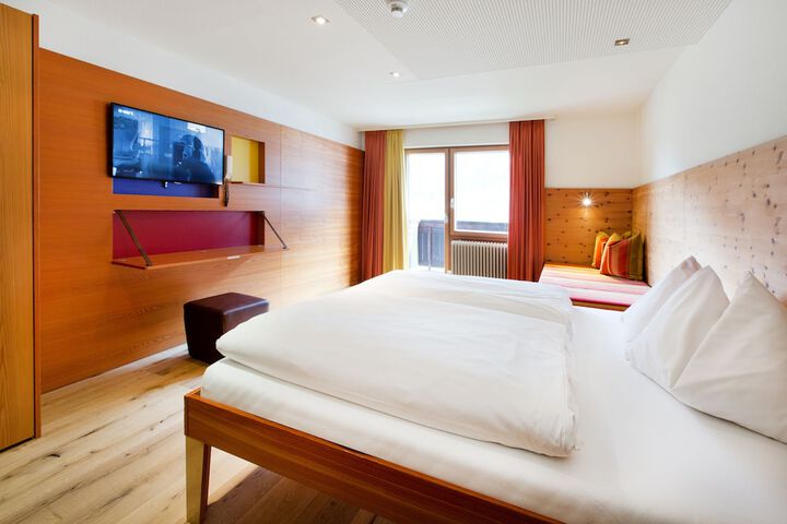 Room 15 of 74