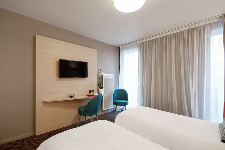 Room 12 of 41