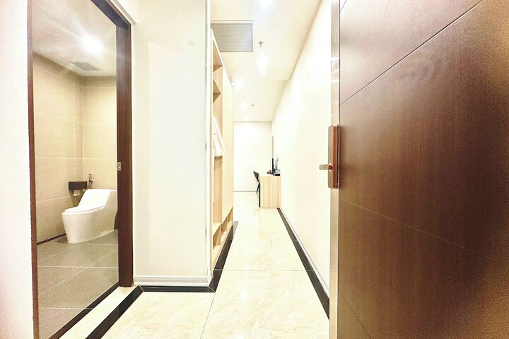 Room 11 of 20