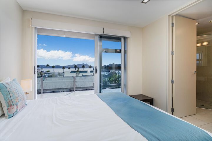 Room 27 of 153