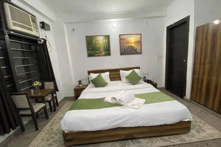 Room 4 of 23