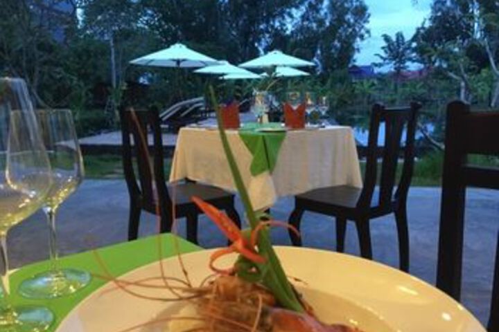 Dining 36 of 48