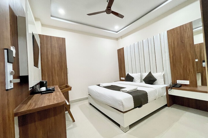 Hotel SRK - near Temple