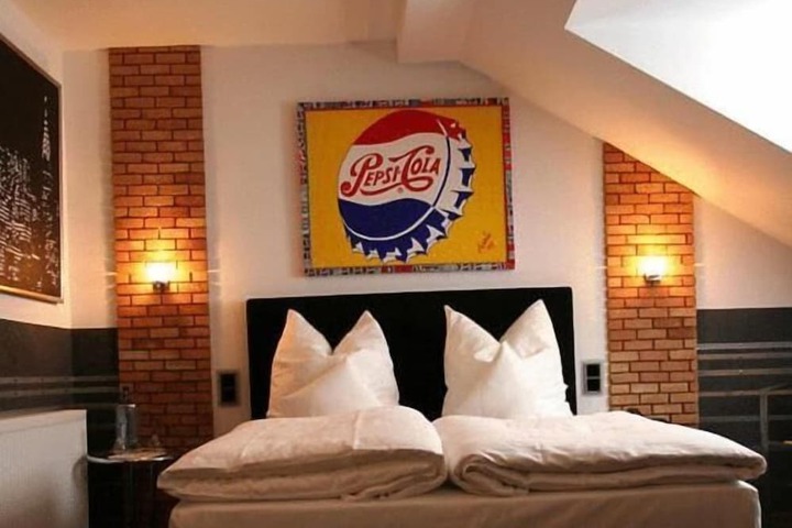 Room 17 of 39