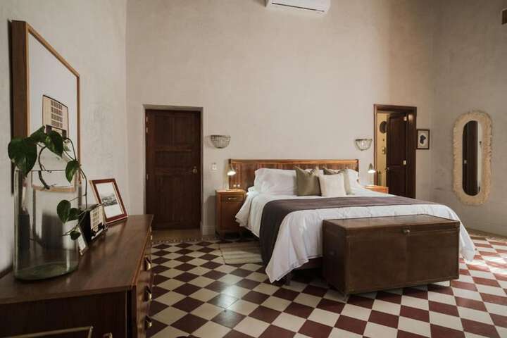 Room 27 of 222