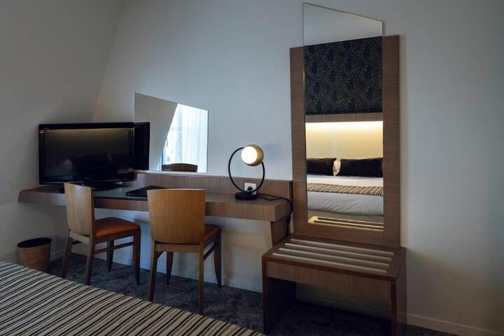 Room 6 of 37