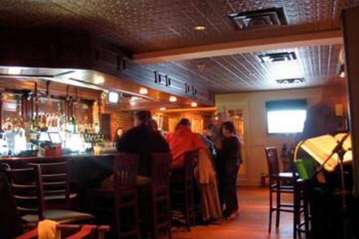 Lounge 21 of 53