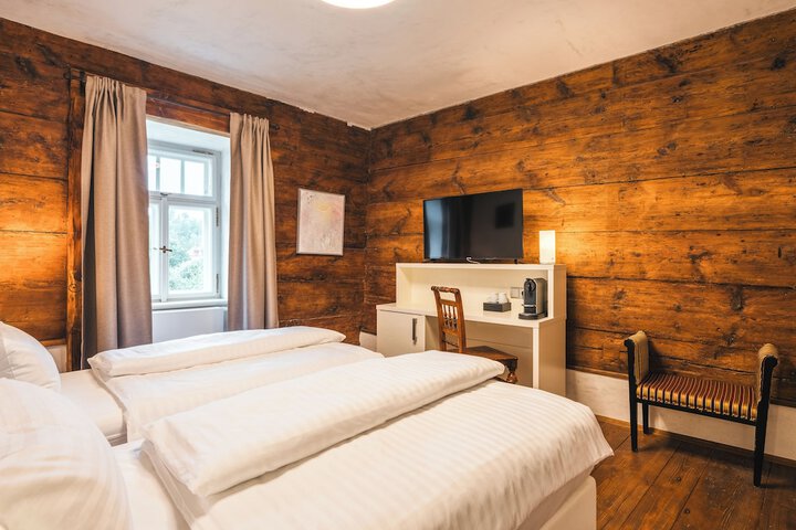 Room 9 of 27