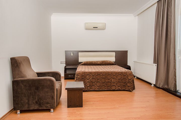 Room 14 of 64