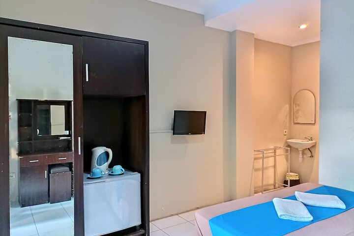 Room 11 of 33