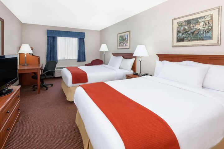 2 Queen Beds