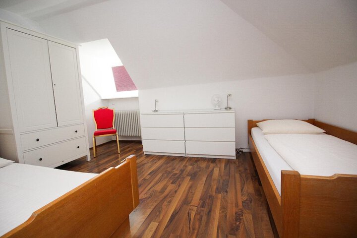 Room 28 of 62