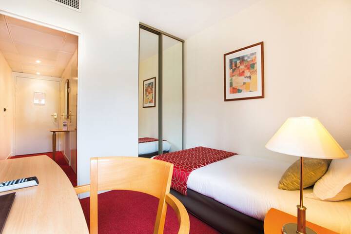 Room 13 of 50