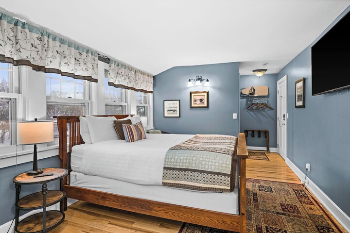 Room 33 of 62